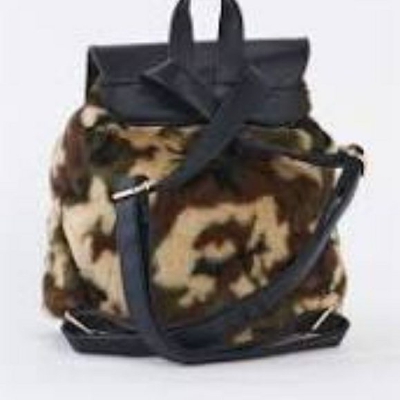 New camo backpack - Picture 2 of 3